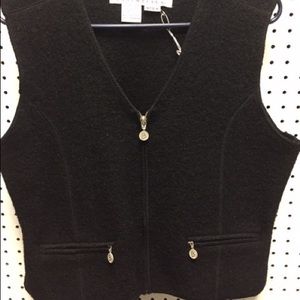 Bernado Essentials sleeveless Vest , black 100%wool, petite M